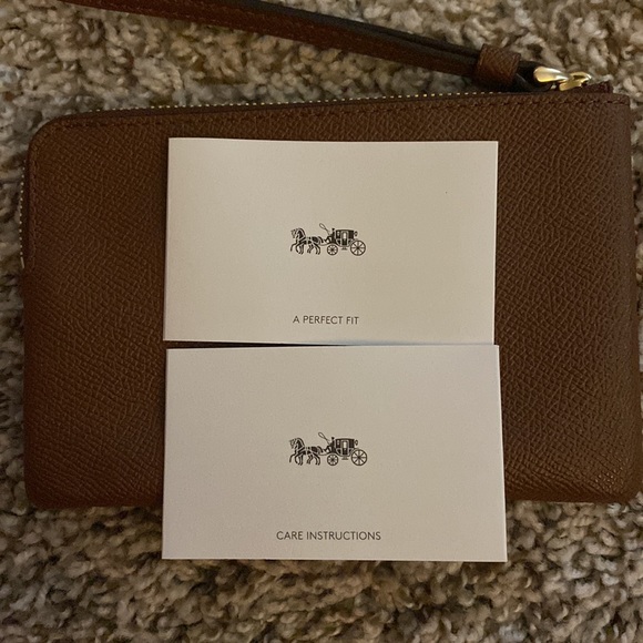 NWT COACH F58032 CORNER ZIP WRISTLET IN CROSSGRAIN LEATHER MSRP - Picture 3 of 6